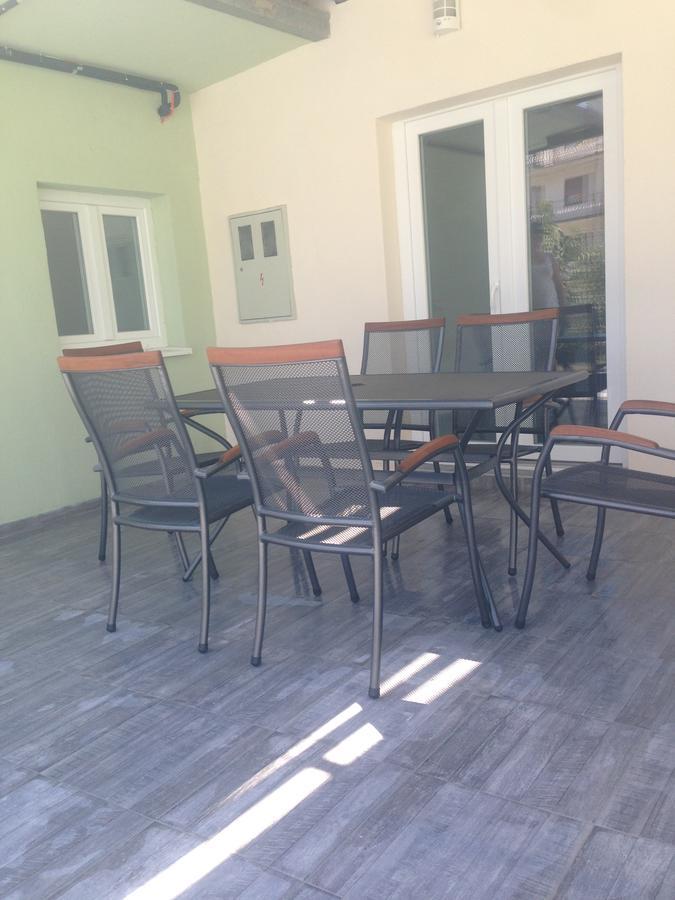 Chill Out Beach Apartments Трогир Екстериор снимка