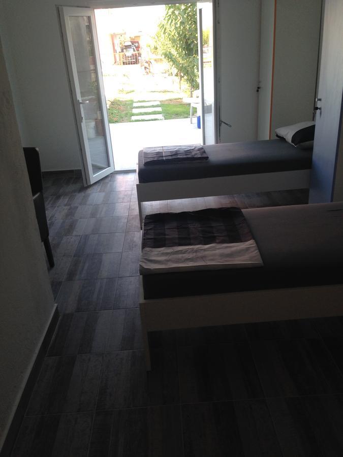 Chill Out Beach Apartments Трогир Екстериор снимка