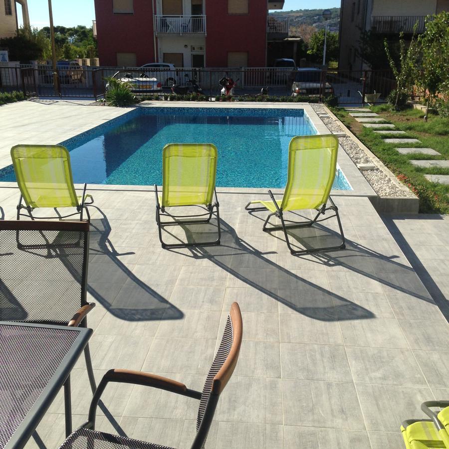 Chill Out Beach Apartments Трогир Екстериор снимка