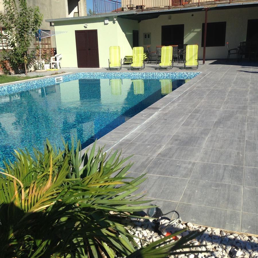 Chill Out Beach Apartments Трогир Екстериор снимка